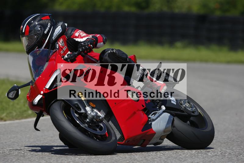 /Archiv-2024/29 12.06.2024 MOTO.CH Track Day ADR/Gruppe rot/ohne Startnummer